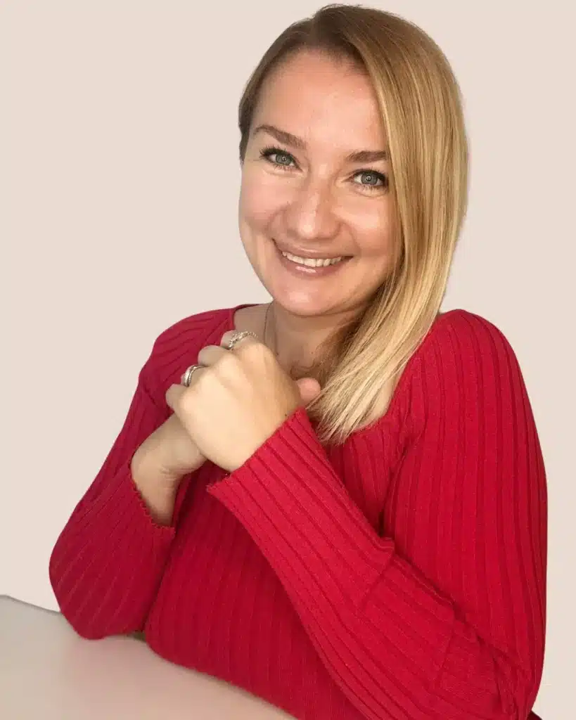 Book an energetic reading with Lena