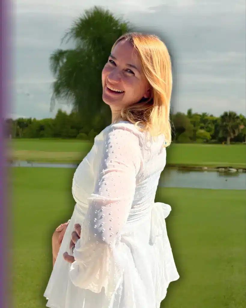 meet your abundance webinar host Lena